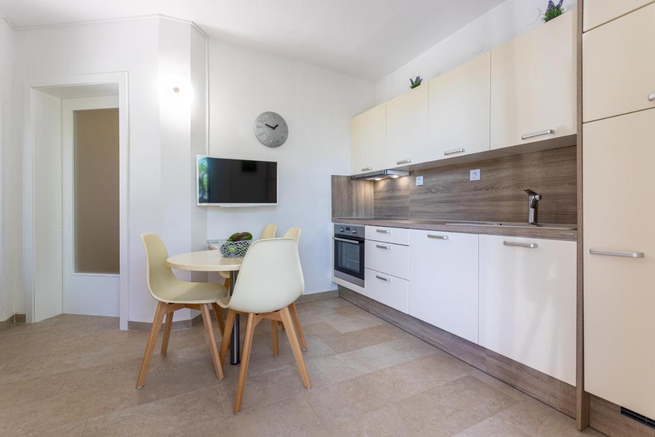 Apartments House Barbara Корнич Екстер'єр фото
